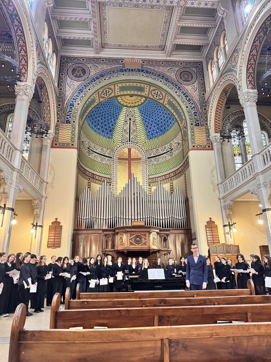 Classics_WHS's tweet photo. Day 3: the forum, piazza del Popolo and the final concert from @Music_WHS #classics #choir #rome https://t.co/EKcTMq57UT
