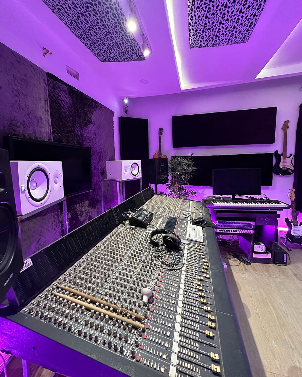IntlBagman's tweet photo. Take control of your music career. Book a session with us on PMFSTUDIOS. Com and follow @pmfstudios on all social media platforms.

#Studio #Music #recording https://t.co/1E8vqzjSJD
