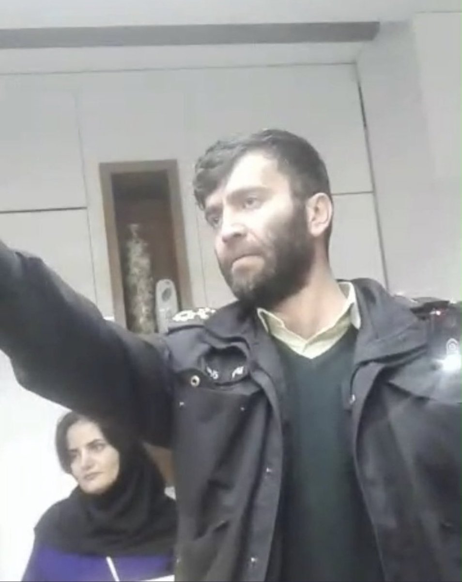 arixolin's tweet photo. دقیقا یکسال قبل، در چنین روزی؛

پلیس شریف کرمانشاهی، #بهنام_زارعی دستگیر شد.
او کنار مردمش ایستاد و نشان داد که مامور همیشه معذور نیست!

#علیه_فراموشی 
#دادخواهی https://t.co/RqpZwHd3Jv