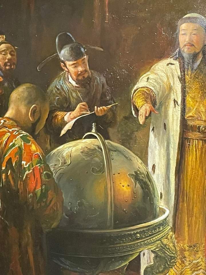 ГАДНЫХАН ЧИНГИС ХААНЫ ТУХАЙ: 
“Чингис хаан гайхамшигт амжилтанд хүрсэн хэдий ч бусад их хаадын адил хөргөө зуруулж, хөшөөгөө босгуулсангүй, зоосон дээр ч нэр алдраа сийлүүлсэнгүй. Тэр өөрийнхөө тухай ном бичиж, шүлэг найраг туурвиж, дуу зохиож дуулахыг ч таалан болгоосонгүй, орд