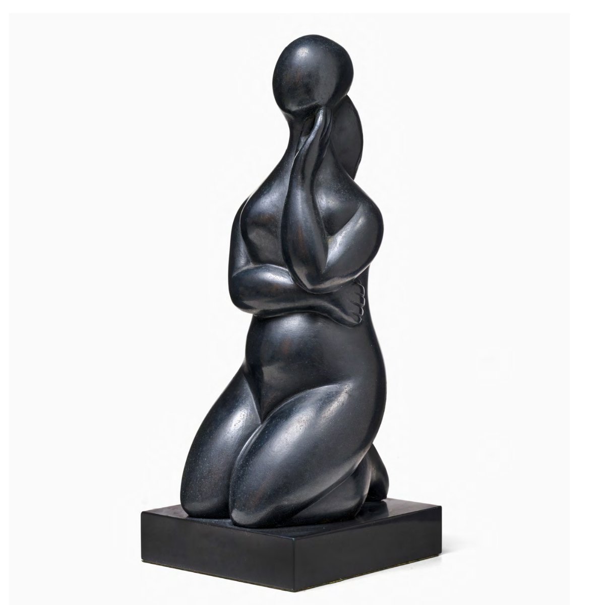 ¡Hola! 😀 Con esta preciosa escultura de una mujer pensativa de rodillas os anunciamos que esta semana viajamos virtualmente fuera de nuestro país para conocer una galería 🎨que mantiene una especial apuesta por  Baltasar Lobo ¡Atentos! #baltasarlobo #escultura #artecontemporaneo