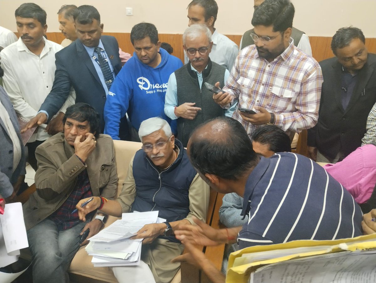 jjyrajasthan's tweet photo. जोधपुर में माननीय केबिनेट मंत्री गजेन्द्र सिंह जी से मुलाकात कर समस्याओं से अवगत कराता संगठन मंत्री घनश्याम सिंह जी का प्रतिनिधि मंडल।

@gssjodhpur https://t.co/0Sj6sPzEBO
