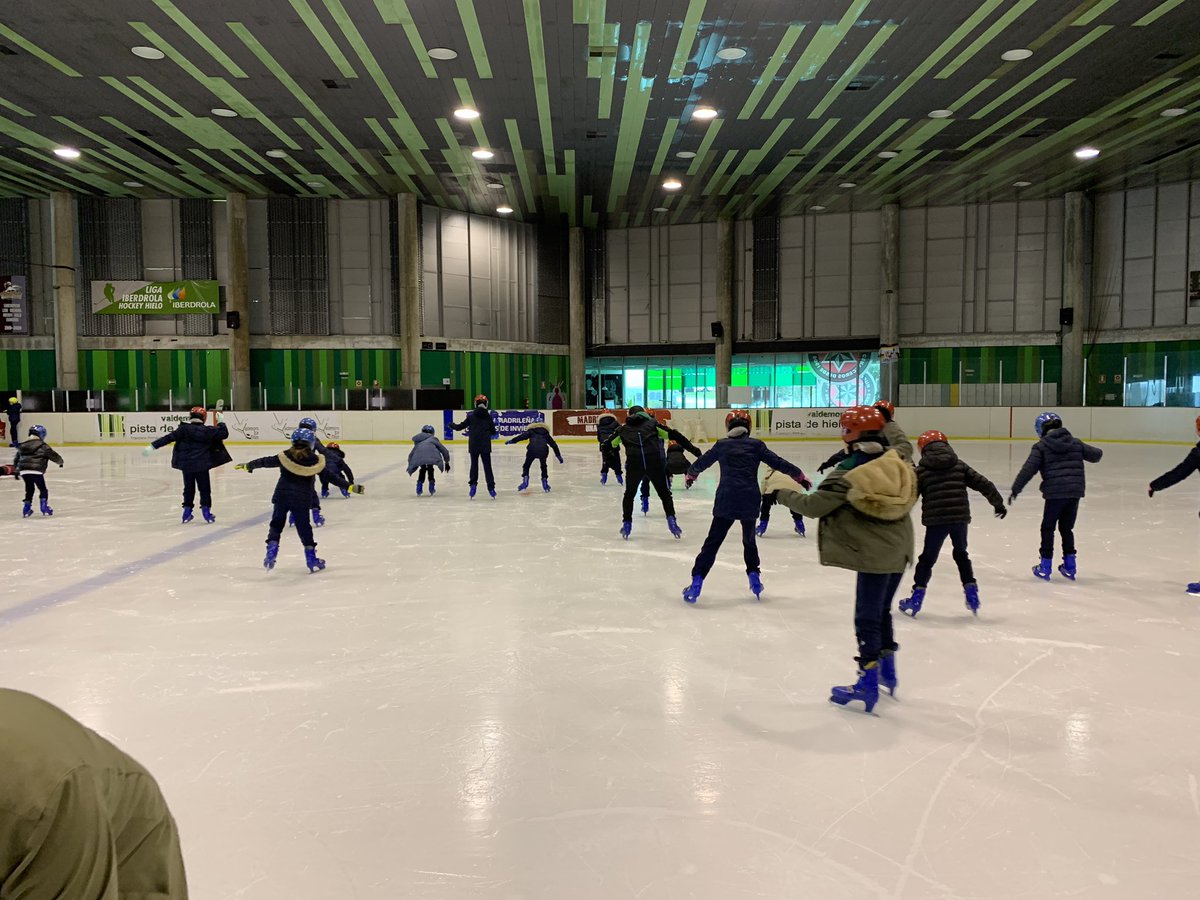 Ya estamos dándolo todo en la pista de hielo de Valdemoro. En poco más de media hora, los de 5D y E ya nos deslizamos sin problema
<a href="/jlmhbst/">Jesús</a> <a href="/HBSTORREJON/">Humanitas Torrejón</a>