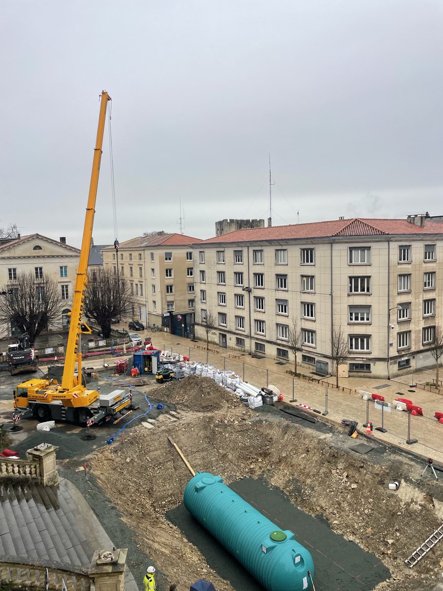 JeromeBaloge's tweet image. A Niort, on installe des citernes pour collecter l’eau de pluie. Elles permettront de faire face aux sécheresses, de créer et préserver des îlots de fraîcheur. #Niortdurable2030