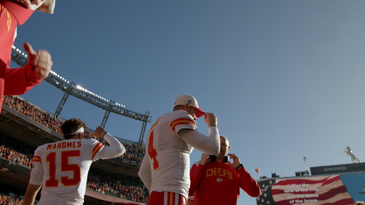 NetflixFR's tweet photo. Cette nuit, les Kansas City Chiefs ont remporté leur 3ème titre de Champions du Super Bowl.

Dans la série docu Quarterback, on retrace leur parcours dans le championnat de 2023 (et oui, vous allez enfin comprendre les règles) https://t.co/vDBRdxVNn8