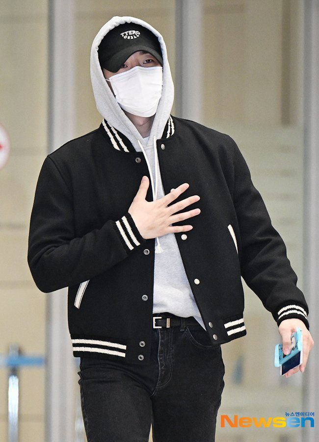 <<<❤️‍🔥긴급공지❤️‍🔥>>>
지난 주 테르오 로고볼캡이 성황리에 선주문이 마감되었습니다만, 조금 전 #준호 님 입국이슈로 다시 재오픈 열어두었습니다!!🥹
잊프님들 달려오세요🧞‍♂️

#이준호 #leejunho #뉴욕패션위크

구매링크: smartstore.naver.com/ttero