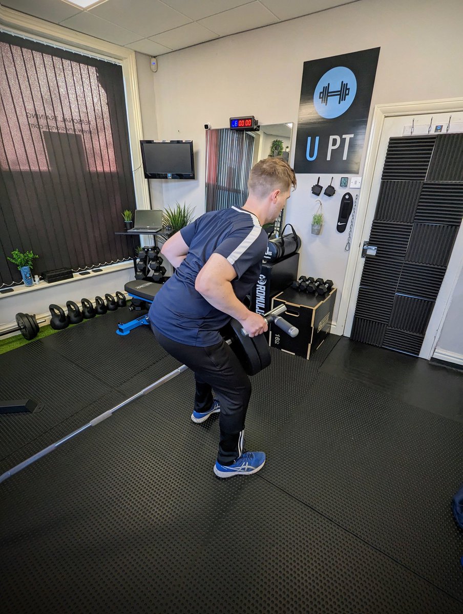 UrvisionPT's tweet photo. 🔹Training Tip🔹The Landmine Barbell Row, uses a landmine attachment, barbell, and weight plates to train the upper back muscles, the lats, rhomboids, traps, rear delts, as well as the core. #personaltraining #barbellworkout #ptstudio #clients https://t.co/HV8imD3Ilz
