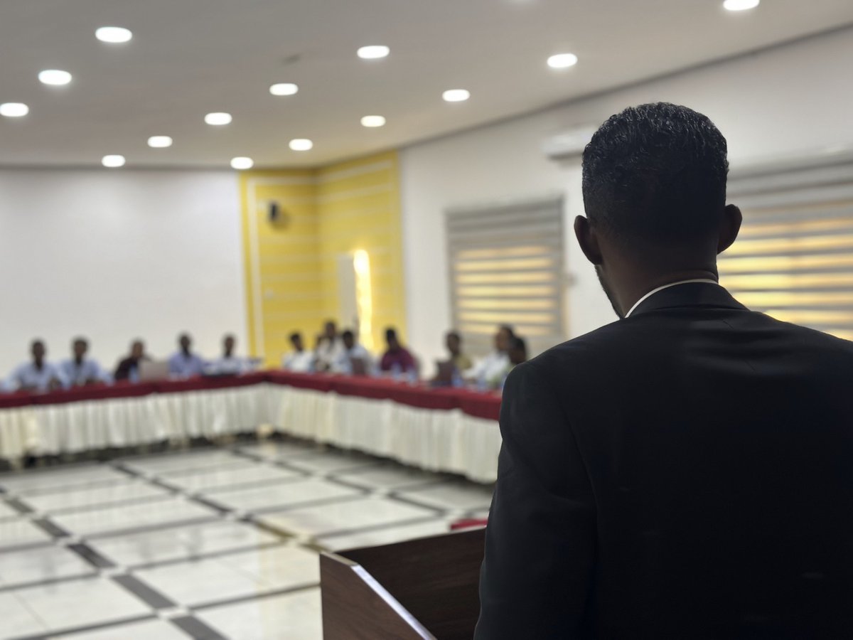 Our Nat'l Dir, @AbdikadirDakane, inaugurates validation workshop organized by @SomaliaCPAoR, @unicefsomalia & @SOSCVSomalia focusing on refining findings from Somalia's Comprehensive Child Protection Assessment. Together, we're ensuring a brighter, safer future for every child.