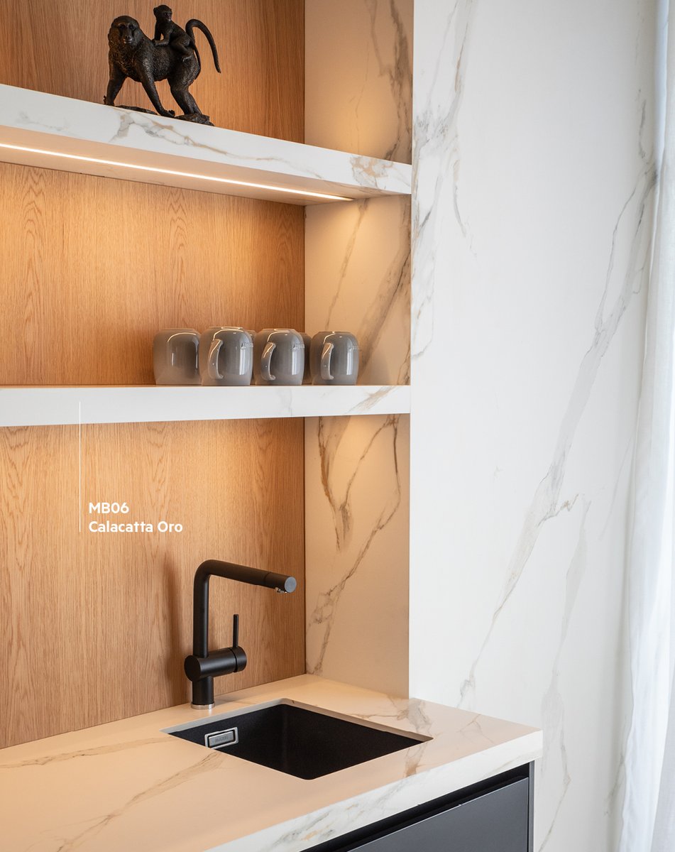 InterslabZA's tweet image. Few materials can rival the genius of #InfinitySurfaces – as seen in this #lavishhome in Paarl. The numerous applications throughout the property blend boldness with out-of-the-box thinking, making for a captivating sight! Read more: bit.ly/InfinitySurfac… #interslab