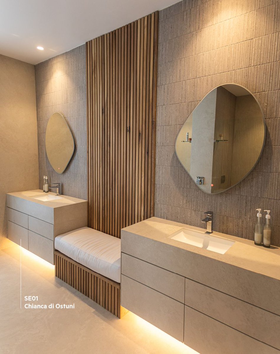 InterslabZA's tweet image. Few materials can rival the genius of #InfinitySurfaces – as seen in this #lavishhome in Paarl. The numerous applications throughout the property blend boldness with out-of-the-box thinking, making for a captivating sight! Read more: bit.ly/InfinitySurfac… #interslab