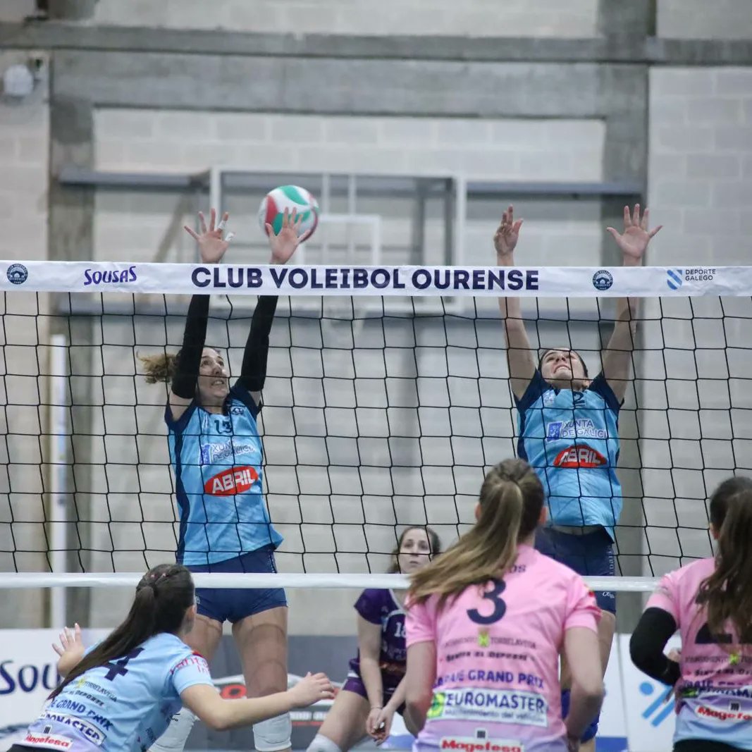 VbTorrelavega's tweet photo. 🔛Empezamos semana con unas imágenes del partido en Ourense 🤗 

#TorrelavegaEsVoley #SF2 https://t.co/edeYfiQqzJ