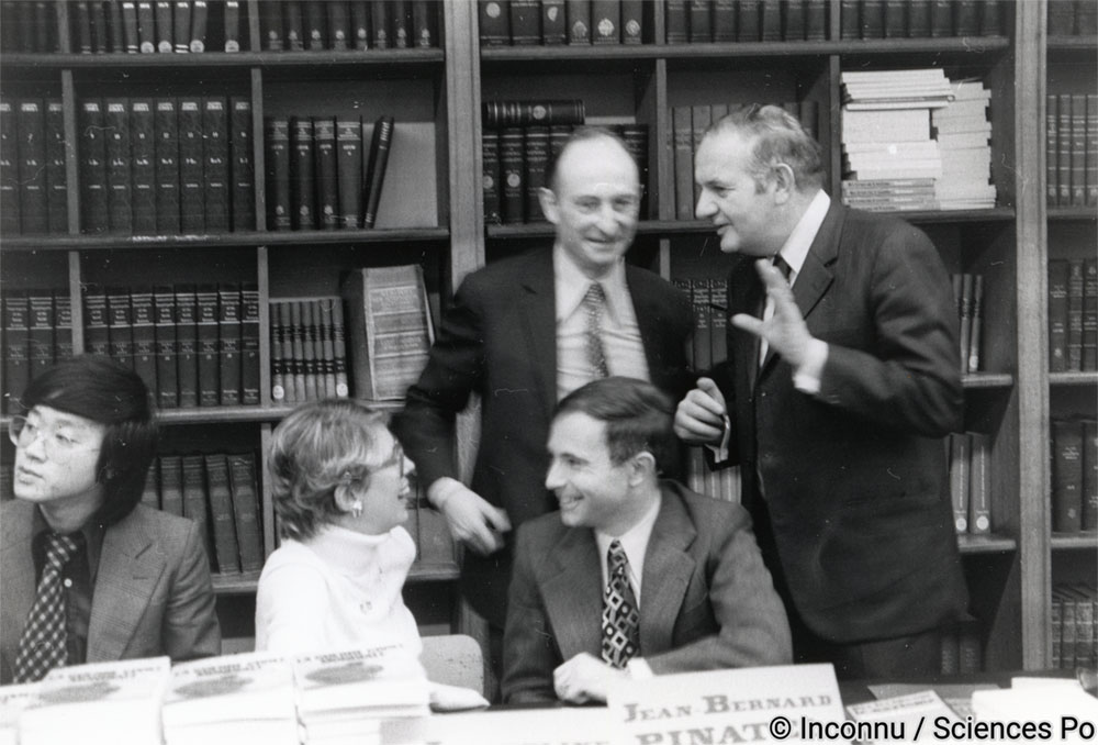 🇫🇷🇩🇪 Wir bedanken uns ! Nous vous remercions ! Dans ce billet, nous rendons hommage à Alfred Grosser, fidèle ami de la bibliothèque, qui a apprécié et soutenu notre travail pendant toutes ses années à Sciences Po ⬇️ 🔗sciencespo.fr/bibliotheque/f…