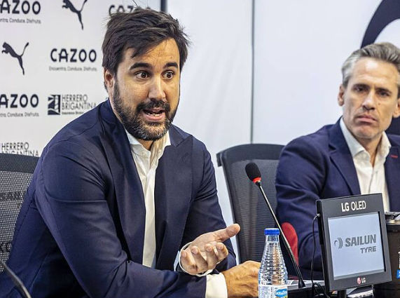 CorDeValenciaCF's tweet photo. Ya sabréis que el señor Javier Solís dedicó el 2023 a llevarse bien con los medios de comunicación vendiendo una imagen de valencianista y gran profesional.
El Meriton de aquí.
Hoy vamos a destapar en un hilo lo que el señor Javier Solís piensa del @valenciacf 
(1/5) https://t.co/OZ2JPrPTf8