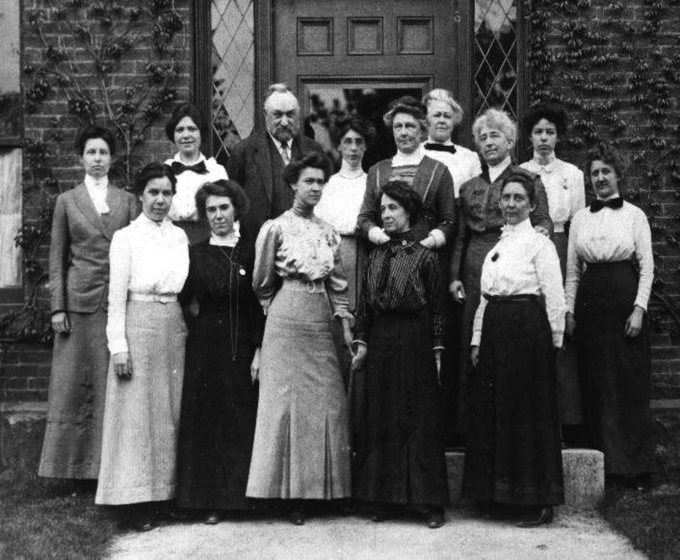 Eric Lagadec✨🌍 (@ericlagadec) on Twitter photo Hier, c'était la journée internationale des femmes et des filles de science, je tiens à vous présenter des femmes astronomes extraordinaires. Cette liste ne peut pas être exhaustive, n'hésitez donc pas à compléter!#FemmesEnScience (© I. Vauglin)
Thread👇 Hier, c'était la journée internationale des femmes et des filles de science, je tiens à vous présenter des femmes astronomes extraordinaires. Cette liste ne peut pas être exhaustive, n'hésitez donc pas à compléter!#FemmesEnScience (© I. Vauglin)
Thread👇