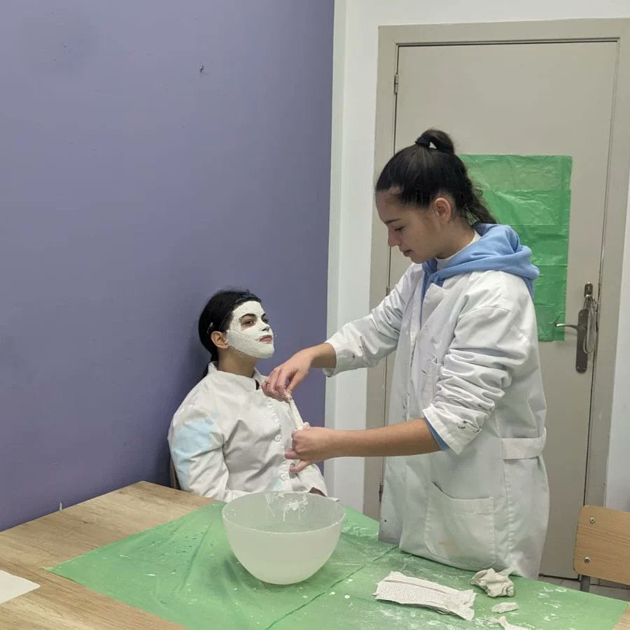 UECPNOLLEIDA's tweet photo. Des de la UEC de Lleida celebrem el Carnaval realitzant un mural i unes màscares fantàstiques!!! #alauecfemcoses #carnaval2024 #carnestoltes2024 #artsplastiques #Prosec #AssociacioProsec #AccioSocial #PromocioCultural @educaciocat @assocprosec https://t.co/sJhrvFcEGC