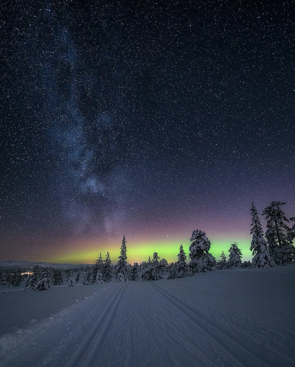 Breathtaking night skies over Norway 💫