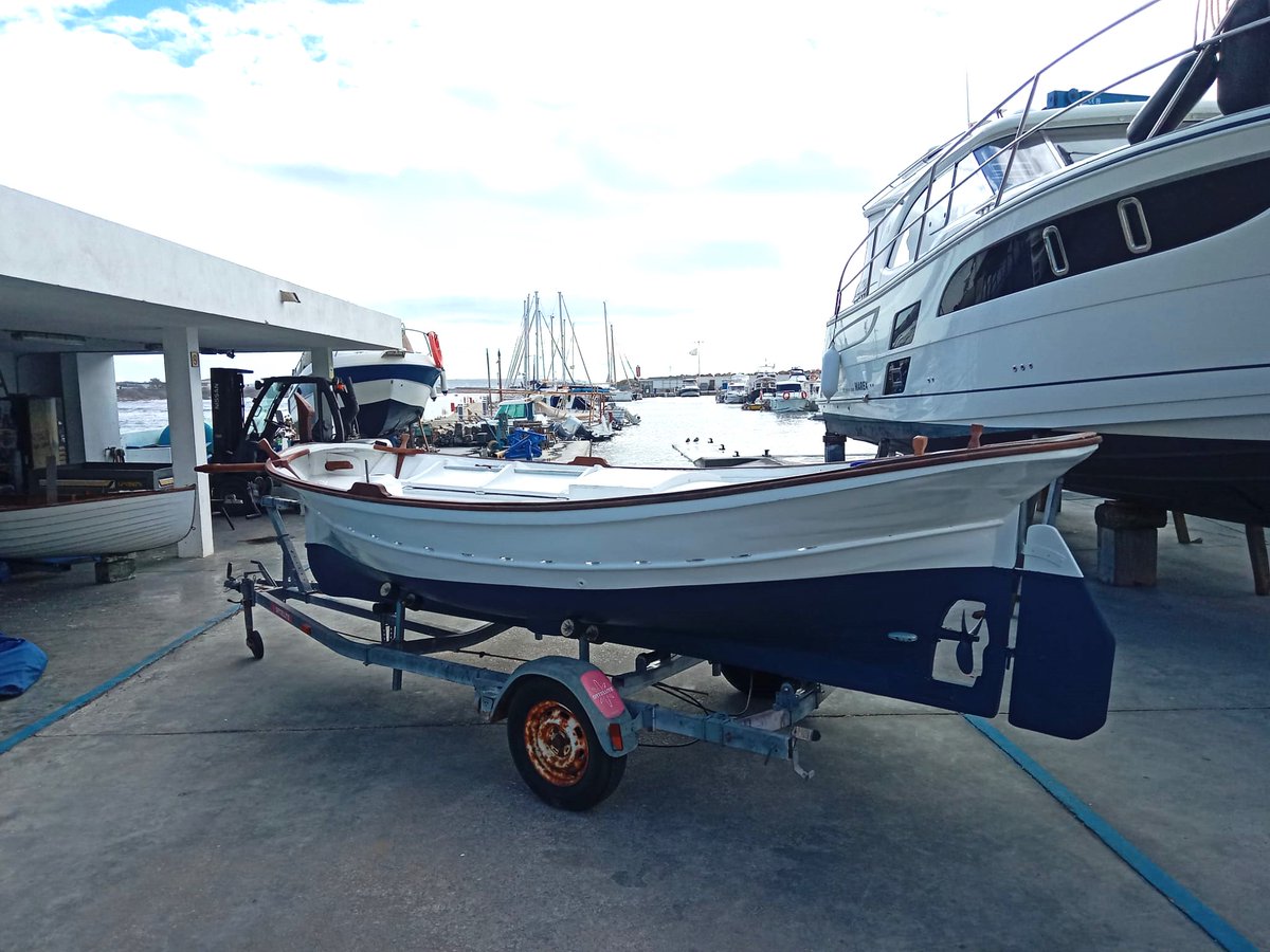 El Club Nàutic Cala Gamba té una nova incorporació!!!
Es tracta del llaüt Alconassar, de popa redona, construït pel mestre Galines l'any 1964.