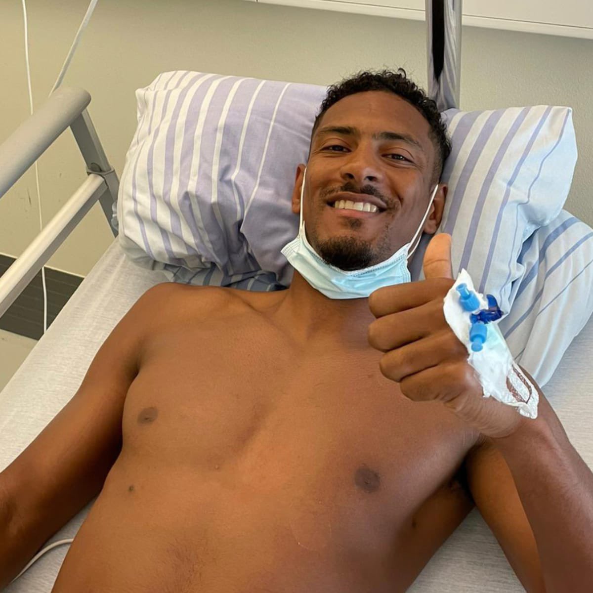 Itsontheball's tweet photo. We love hearing about successful returns after treatment:

July 2022, #SebastianHaller diagnosed with testicular cancer.

February 2023 he returns to professional football with @BVB 

Yesterday he scored the winning goal for the Ivory Coast in the #AFCONFinal 

#lifeaftercancer https://t.co/ZEL8cdiNNy