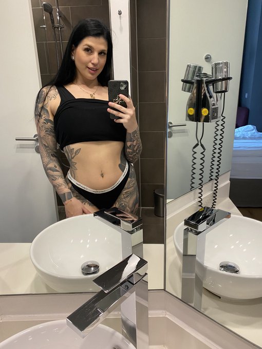 Heute ist Drehtag 🎥 Du kannst dich also schon ganz bald wieder &uuml;ber neue, geile Videos von mir freuen<a href="/tag/booty"class="tags"><span>#booty</span></a><a href="/tag/humorous"class="tags"><span>#humorous</span></a>