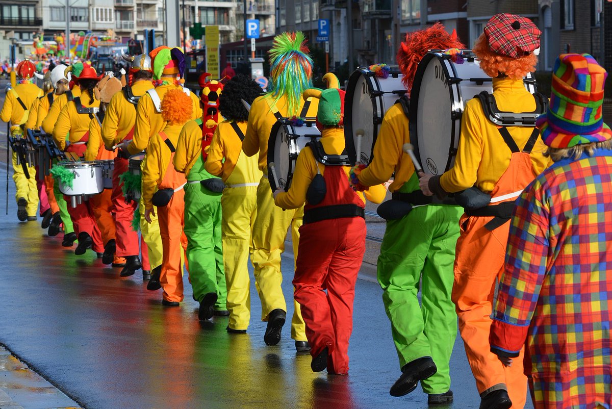 Hoy es Lunes de Carnaval. ¡Comparte el espíritu festivo con #lunesdecarnaval! 🎉🌍 #Carnaval2024 #TradicionesCarnaval #LunesDeCarnaval #HistoriaCarnaval #CulturasCarnaval #FiestasPopulares #vivaelcarnaval
diainternacionalde.com/ficha/lunes-ca…