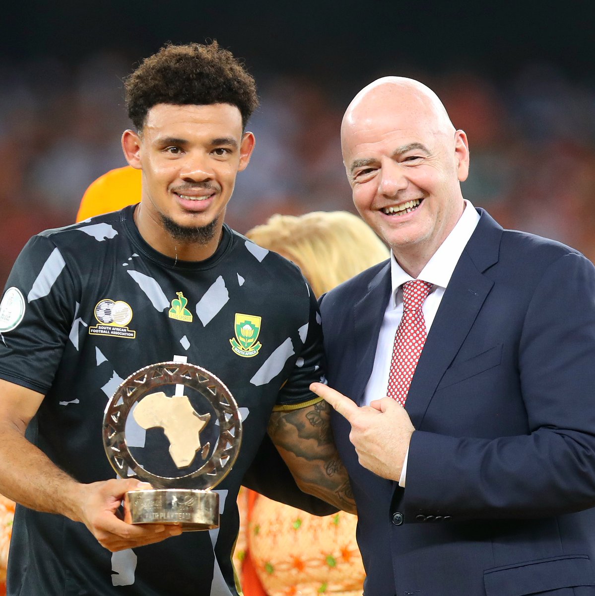 Masandawana's tweet photo. 𝘼𝙛𝙧𝙞𝙘𝙖'𝙨 𝙉𝙪𝙢𝙗𝙚𝙧 𝙊𝙣𝙚!🌟 🔥 

Congratulations to our very own Ronwen Williams for claiming the Goalkeeper of the Tournament award at #TotalEnergiesAFCON2023! 🙌🇿🇦

#Sundowns
