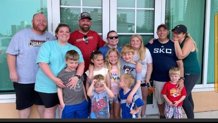 andy_fazel's tweet image. Hey everyone! Just wanted to take a moment to appreciate how amazing family is. Let's make sure to show them some extra love and appreciation today and every day 💕 #familylove #grateful #blessed #familyforever