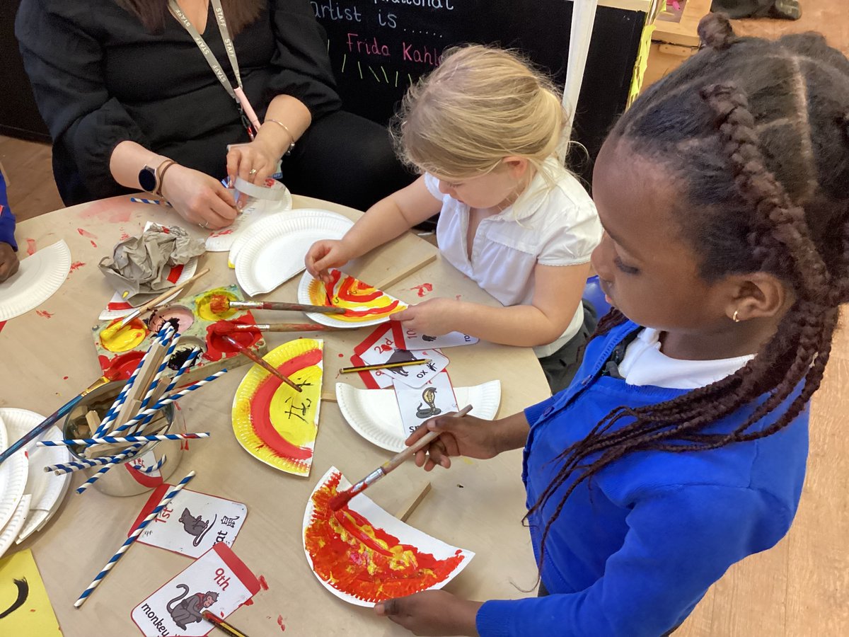 Foundation have had a wonderful week celebrating Chinese New Year!  We have explored Chinese artifacts, clothes, made fans, lanterns, dragons and had a go at writing some Chinese symbols. We retold the Chinese New Year story together. Did you know 2024 is the year of the dragon?