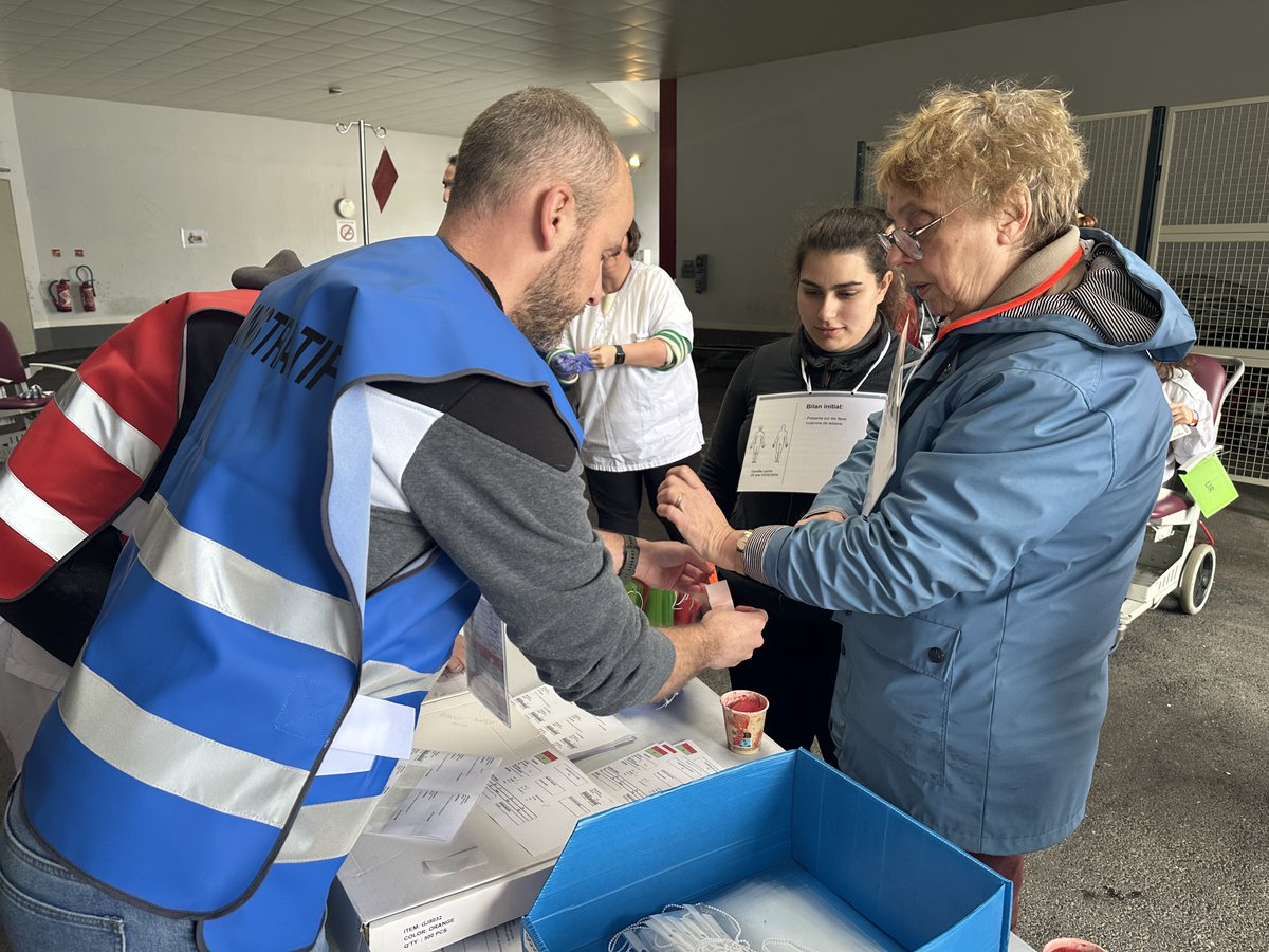 CH_Versailles's tweet photo. 💖 Ensemble, nous continuons à nous préparer et à renforcer nos capacités pour mieux servir notre communauté dans les moments difficiles. Merci à toutes et à tous pour votre dévouement et votre solidarité ! https://t.co/USHbVRV82Y
