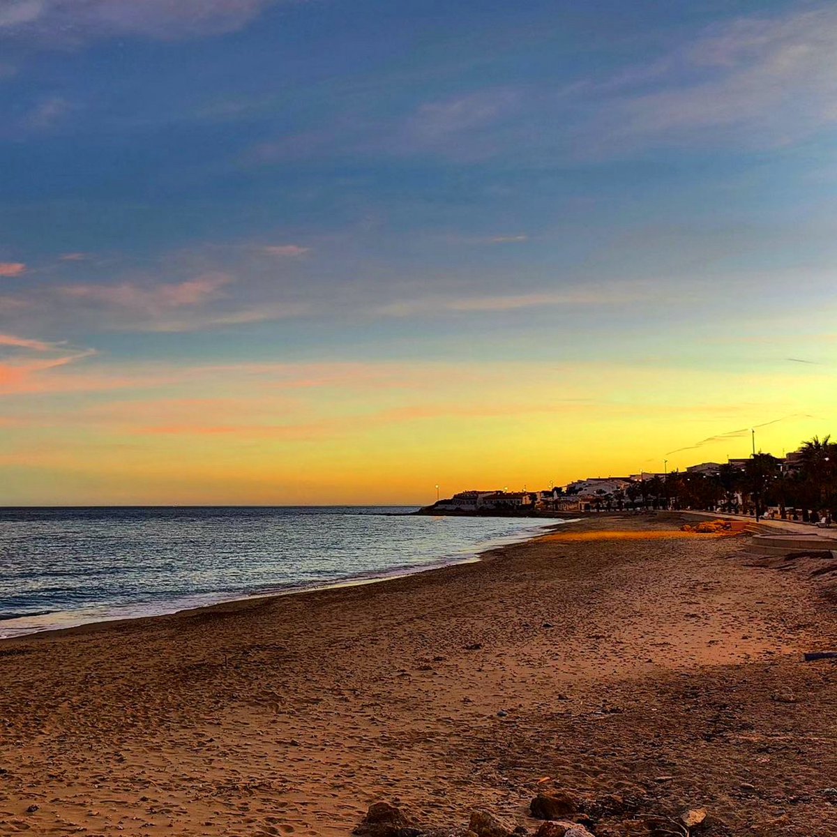 Sempre és bonic passejar per l’Almadrava… Foto a Instagram: @la_almadraba 

#hospitaletdelinfant #costadaurada #catalunyaexperience #descobreixcatalunya #marimuntanya #natura #sunset