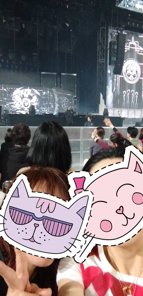 tanfreecat's tweet photo. 本の事ではないけど。

ただ今、Queen＋Adam Lambertの来日公演5公演全て参戦中❣️

Adamはセクシーだし、ロジャーのお茶目な所、ブライアンの優しい笑顔が最高✨
札幌ではGLAYも見られるなんて‼︎
GLAYもカッコ良かった〜👍

Queen友達も何人か出来た☺️
残り東京2公演‼︎   楽しむぞー！ https://t.co/QabvdeRd6V