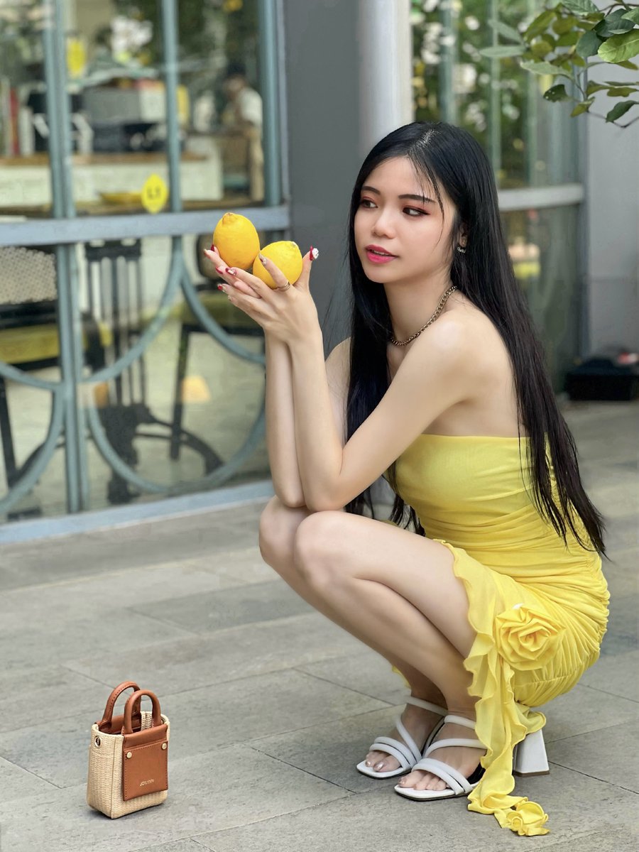 joilynn__'s tweet photo. your lemon girl 🍋 
when life gives you lemons, make lemonade

#JoilynnOrchard #UnderTheLemonTree #JoilynnDay https://t.co/sh1q2gYWjf