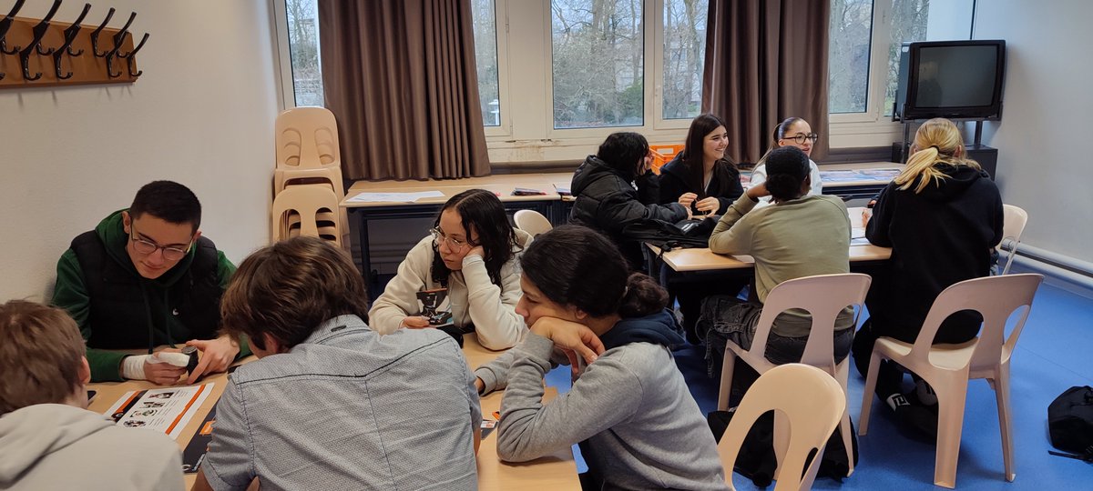 [🧵 THREAD ]
La semaine dernière, c'était Education au #numérique, au programme pour les élèves du Lycée Pierre et Marie Curie, à Châteauroux, avec <a href="/Equinoxe36/">Équinoxe – Scène nationale de Châteauroux</a> ! :

Au programme ⤵️