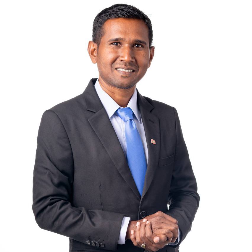 ޢަދާލަތު ޕާޓީގެ ޓިކެޓުގައި 20 ވަނަ ރައްޔިތުންގެ މަޖިލީހުގެ އިންތިޚާބުގައި:

ވައިކަރަދޫ ދާއިރާއަށް ވާދަކުރައްވާ، އަލްފާޟިލް ޙުސައިން ޘަޤީފް، ހިސާން، ހދ. ވައިކަރަދޫ އާއި

މަކުނުދޫ ދާއިރާއަށް ވާދަކުރައްވާ، އައްޝައިޚް އިމްރާން ޢަބްދުالله، މަލްހާރު، މ.ކޮޅުފުށި އާއި

ފުނަދޫ ދާއިރާއަށް