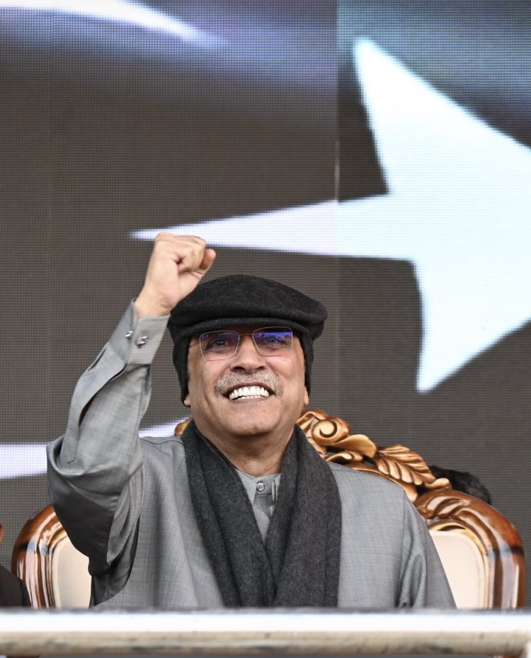 Loyal_boy_B's tweet photo. Politics king 👑 

Big boss @AAliZardari 💓✌..!! https://t.co/M9JhEEQtkA
