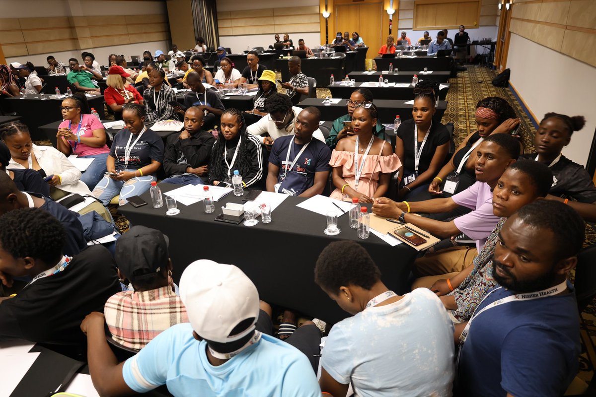 📚 Day 4 of Mandela-Sobukwe Leadership Camp Ms. Nonhlanhla Nkosi, Provincial Coordinator at Higher Health , shared insights on Higher Health’s Civic Education curriculum. From there, student leaders were empowered to dive into group discussions on 5 crucial topics. @ButiManamela