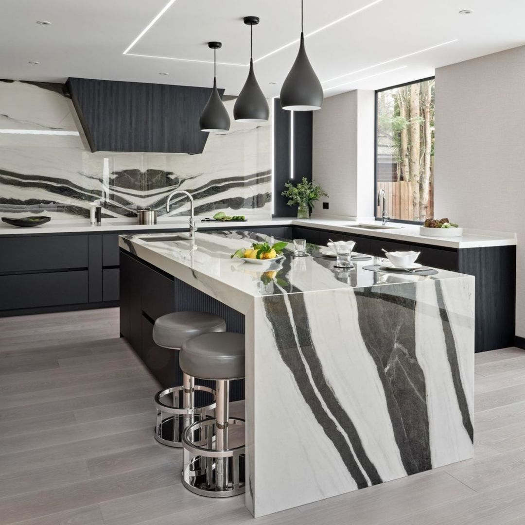 InterslabZA's tweet image. Throw caution to the wind and go all out with a modern kitchen design featuring #InfinitySurfaces #PandaWhite! This bold and dramatic colour is a true showstopper and will set you apart from the rest. Inspired? Visit us: bit.ly/ISContactUS #interslab #boldkitchendesign