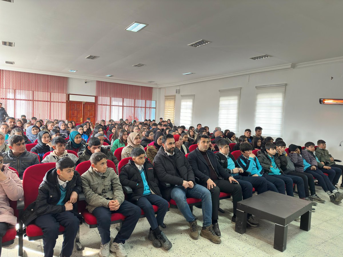 Aralikmem76's tweet photo. 2023-2024 Eğitim ve Öğretim Yılı kapsamında 8. Sınıf ve 12. Sınıf öğrencilerimize yönelik YKS ve LGS sınav süreçleri ile ilgili eğitim semineri yapılmıştır.Emeği geçen herkese teşekkürler. @tcmeb @Yusuf__Tekin @igdirvaliligi @valiercanturan @igdirmem76 @canl_servet @Aralik76 https://t.co/55f1XaRtRl