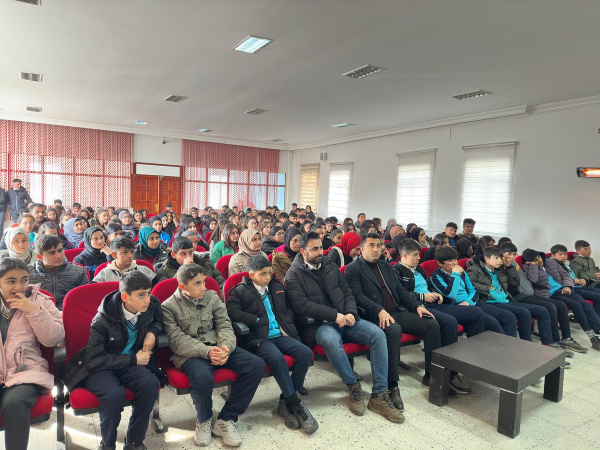 Aralikmem76's tweet photo. 2023-2024 Eğitim ve Öğretim Yılı kapsamında 8. Sınıf ve 12. Sınıf öğrencilerimize yönelik YKS ve LGS sınav süreçleri ile ilgili eğitim semineri yapılmıştır.Emeği geçen herkese teşekkürler. @tcmeb @Yusuf__Tekin @igdirvaliligi @valiercanturan @igdirmem76 @canl_servet @Aralik76 https://t.co/55f1XaRtRl