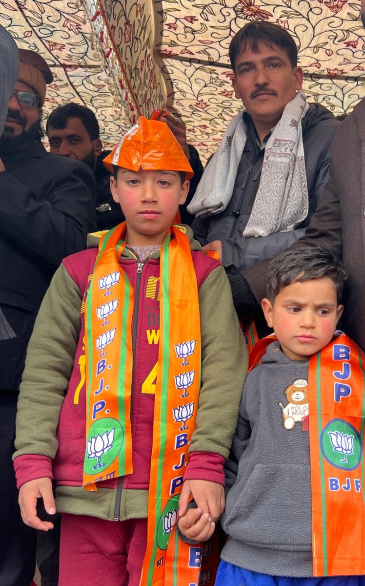 ZubairChowdhary's tweet photo. "Children from Kashmir are joining BJP after the abrogation of Article 370. Looking at this picture, it seems like this is the new Jammu and Kashmir. Hey Abdullah family, see this picture. Stop fooling people. #Kashmir #BJP #Abrogation370
@aquibmir71 @RavinderRaina @BJP4JnK https://t.co/7afkRlbthz