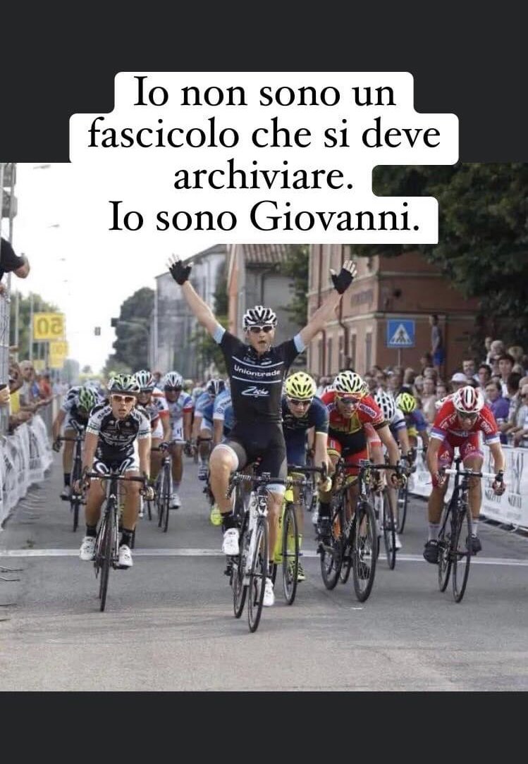 BabbodiGiovann1's tweet photo. #lunedi #12febbraio  #primapagina PER FAVORE LEGGETE, CONDIVIDETE E FATE CONOSCERE A TUTTI QUESTA VERA E PROPRIA VERGOGNA NAZIONALE CHE SI STA CONSUMANDO SULLA PELLE DI UN RAGAZZO INNOCENTE DI 22 ANNI. GRAZIE                         Uno dei due vicepresidenti della società organizzatrice la corsa ciclistica dove, a 144 metri dalla linea di arrivo, è morto mio Figlio Giovanni, è #PierinoCereda, sindaco di Guazzora (AL). L’altro vicepresidente è #PieroAngeloCisi, vicesindaco di Alzano Scrivia (AL), colui che dichiara il falso ai giornali (180 metri di transenne). Consigliere di quella società ciclistica è #AdolfoGuagnini, sindaco di Alzano Scrivia (AL), colui che fa da supervisore all’installazione delle transenne (50 metri scarsi). Poi c’è il sindaco di Molino dei Torti #AnnaFantato, il presidente della Provincia di Alessandria #GianfrancoToniolo ed altre autorità poiché quella corsa ciclistica (che poi non si è mai più disputata) parte, transita 19 volte ed arriva proprio davanti al municipio di Molino dei Torti, proprio sotto il balcone del sindaco. Il padrino di quella corsa ciclistica è il Professor #RenatoBalduzzi, cittadino onorario di Molino dei Torti, avvocato in Alessandria, ministro della salute sotto il governo Monti, componente del Consiglio Superiore della Magistratura, professore universitario, collega e collaboratore della ministra della giustizia #MartaCartabia ecc. ecc.. Quel giorno sono presenti anche i NAS dei Carabinieri con il loro comandante Colonnello #BiagioFabrizioCarillo, criminologo di fama. I #Carabinieri di #CastelnuovoScrivia, il giorno dell’evento mortale di mio Figlio Giovanni, non svolgono nessuna attività d’indagine, non fanno un rilievo stradale, non fanno neppure una fotografia con il cellulare, non sentono le decine di testimoni presenti, neppure gli altri corridori coinvolti nella caduta, ma sentono solamente sul posto una componente del collegio di giuria la testimone falsa #GiuliaFassina. Il presidente del collegio di giuria #LucaBotta, con mio Figlio Giovanni morto, steso a terra sull’asfalto, emette un comunicato con su scritto nulla da segnalare. Il giudice sportivo del Piemonte omologa quella corsa ciclistica mortale senza provvedimenti. La procura federale della #federciclismo, che sin dall’inizio va a braccetto con la procura della repubblica di Alessandria, insabbia la vicenda. Il presidente della commissione nazionale direttori di corsa e sicurezza della federciclismo #RobertoSgalla fa il consulente della procura federale della federciclismo, al contempo fa pressioni, tenta di condizionare il giudizio della corte sportiva di appello della federciclismo secondo i desiderata della federciclismo e poi fa il consulente per il pubblico ministero di Alessandria #AndreaTrucano (commettendo, durante lo svolgimento dell’incarico, almeno due reati che però non sono stati perseguiti dalla procura della repubblica di Alessandria) il quale, all’esito di quella perizia a dir poco fuorviante ed in contrasto con elementi obiettivi, archivia il procedimento penale relativo all’ #omicidio colposo di mio Figlio Giovanni. E così la #procuradellarepubblica di #Alessandria, ignorando le evidenze, travisando la realtà, ricorrendo ad aberrazioni giuridiche fondate su menzogne, omettendo attività d’indagine, non vuole neppure celebrare un giusto Processo per accertare la Verità ed assicurare davvero la Giustizia per la morte di un ragazzo di 22 anni dove sono coinvolti personaggi eccellenti. #presidentedellarepubblica #sergiomattarella @Quirinale #presidentedelconsiglio #giorgiameloni @GiorgiaMeloni #ministrodellagiustizia #carlonordio @minGiustizia #ministrodellosport #andreaabodi @andreaabodi @Coninews @giomalago #consigliosuperioredellamagistratura @ANMagistrati #consiglionazionaleforense @CNF_it #magistrati #avvocati #veritaegiustiziapergiovanniiannelli #giustiziapergiovanni GIUSTIZIA PER GIOVANNI Giustizia per Giovanni - 𝕊𝕚𝕔𝕦𝕣𝕖𝕫𝕫𝕒 𝕡𝕖𝕣 𝕥𝕦𝕥𝕥𝕚