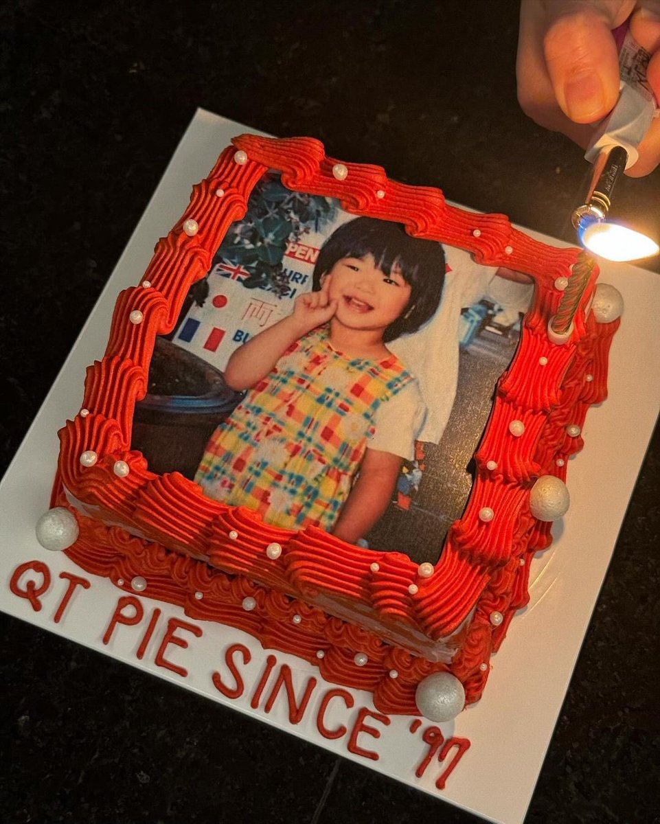 Clarievia's tweet photo. BD girl 🎂 https://t.co/bG2pKmazLq