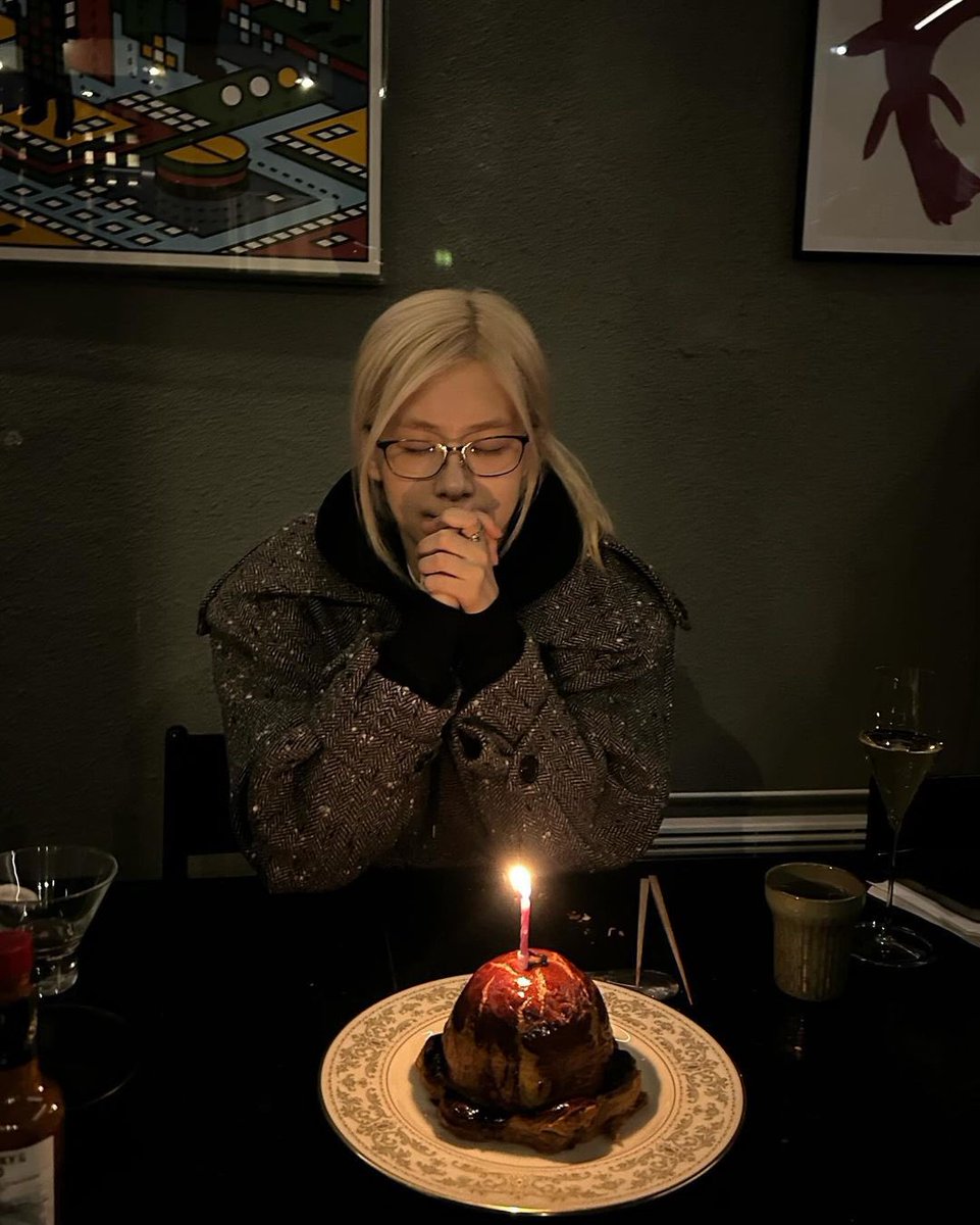 Clarievia's tweet photo. BD girl 🎂 https://t.co/bG2pKmazLq
