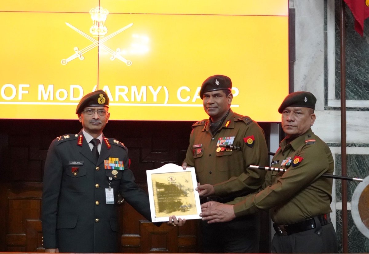Lt Gen MV Suchindra Kumar #VCOAS awarded the #VCOAS Citation to the units for their exemplary performance, professionalism & devotion to duty at #NewDelhi today. #VCOAS appreciated the units for their commendable performance & exhorted the units to continue the pursuit of…