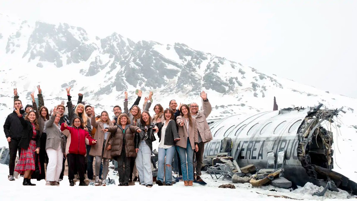 Los grandes protagonistas de los #Goya, a los que queremos enviar nuestra enorme enhorabuena, el equipo de #LaSociedadDeLaNieve
Se llevaron, nada más y nada menos, que 12 premios durante la noche del Sábado 🏆🥇 ¡A por el Oscar!