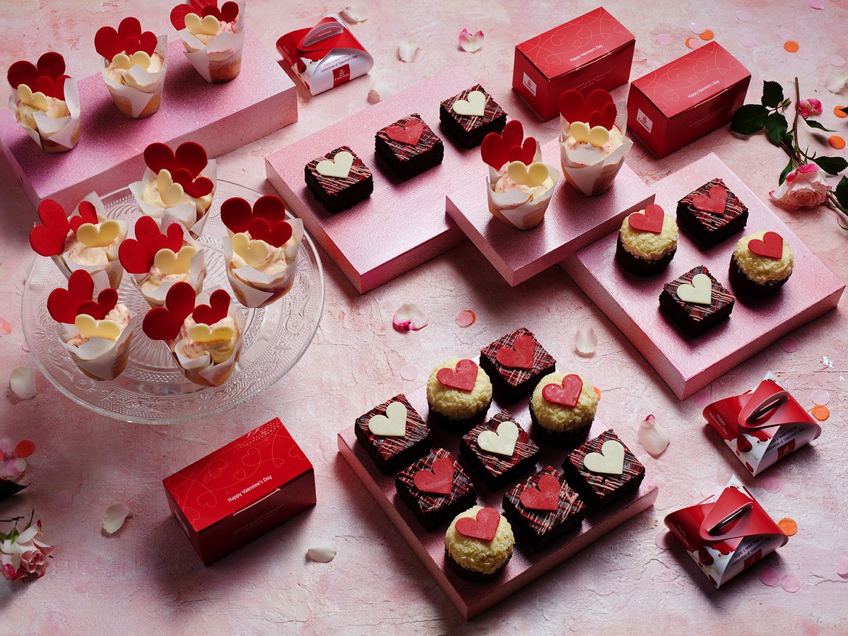 Love is in the air! Come fly with us. We’ve got Valentine-themed cakes and chocolates onboard, romantic rosé champagne, tempting gifts and an array of movies and music to set the mood. 💕🎁✈️ emirat.es/bj28xt