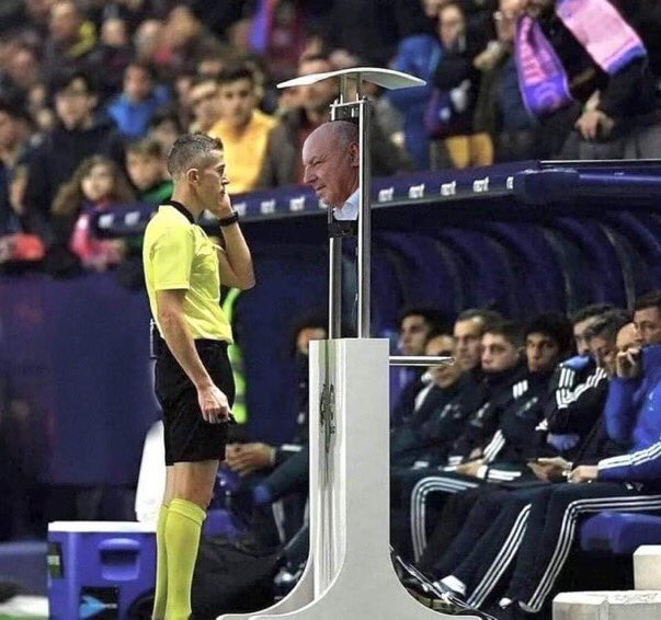liborio74742640's tweet photo. @calciomercatoit Anche l’arbitro giocano”in modo divino”😂😂😂 https://t.co/LpYHTvePD2