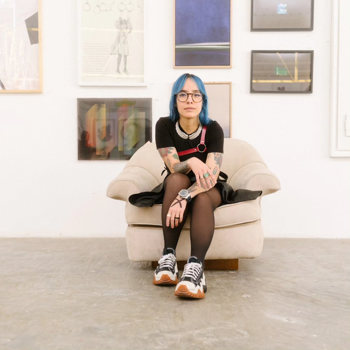 Esta session de fotos me enseñó lo importante que es el contexto de donde quieres que tu imagen sea reflejada. 
Pensé con qué <a href="/SiSenor_Agencia/">Si Señor Agencia</a>  se reflejaría, y solo una garlería de arte entendería lo que es este sueño y sus matices.