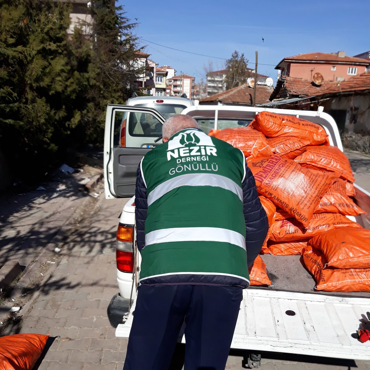 NezirDernegi's tweet image. 📍Nezir; Denizli, İstanbul Sultanbeyli, Kırıkkale ve İzmir’de

📦 İhtiyaç sahibi ailelerimize yakacak, adak kurban ve gıda yardımı yaptı.

Detaylı Bilgi ve Bağış;

🌐 nezir.org

☎ 0 216 420 76 76

#Yardımlaşma