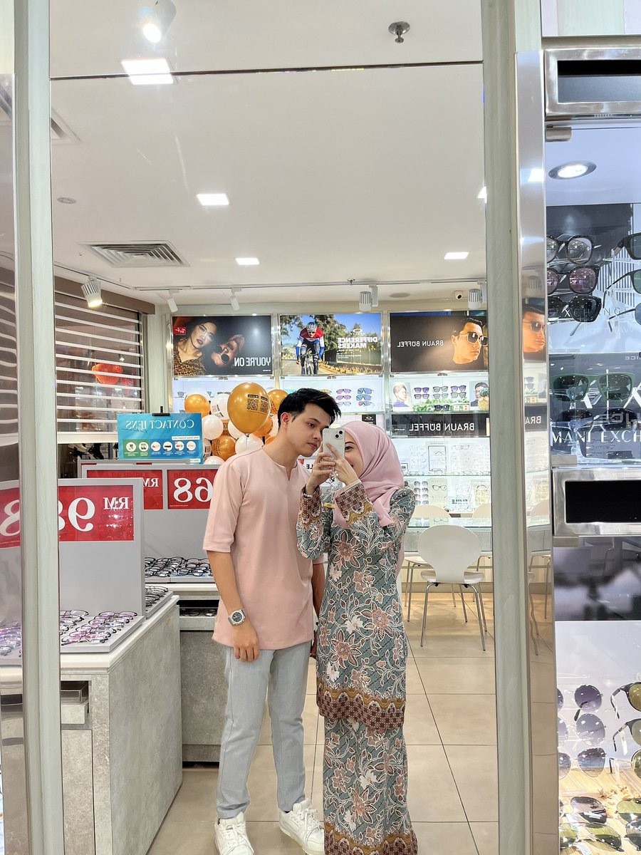 nadksrn's tweet photo. 2nd day CNY with cinta❤️ https://t.co/4V9E6i33rA