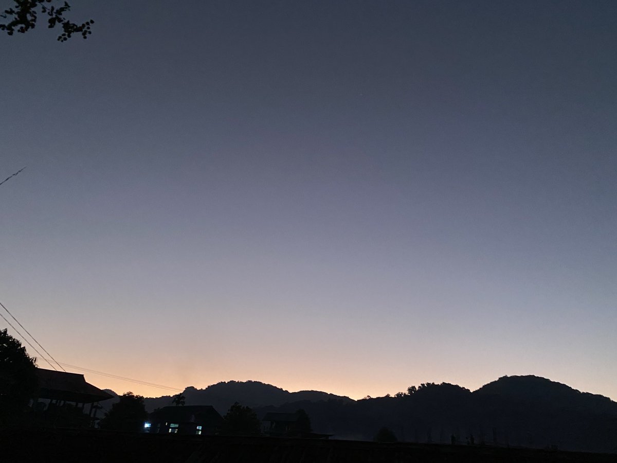 zenoinyanz's tweet photo. #potingmomentsuntilireachmyendteens #doolaycoco shades of skies #photography evening https://t.co/tGmPklgz06